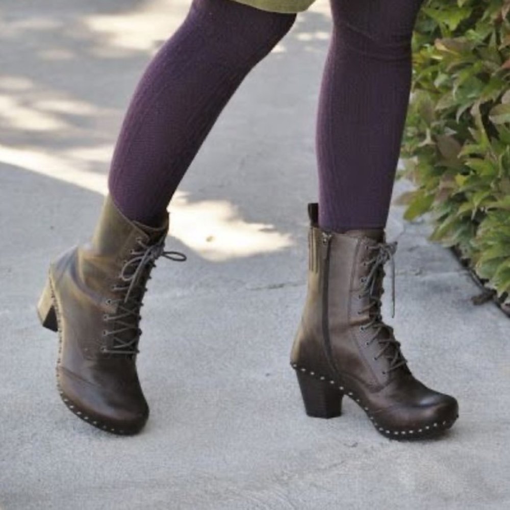 Dansko Leather Nat Lace Up Booties Size 39 - Picture 1 of 16